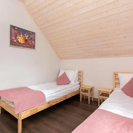 Piekny Koralowy W Lubkowie By Renters Prestige