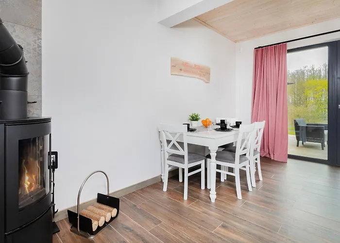 Piekny Koralowy W Lubkowie By Renters Prestige * Lubkowo